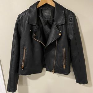 “Leather-like” woman’s jacket medium size